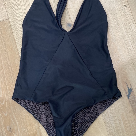 ACACAIA Fullpiece in Black with criss cross braided back - Picture 2 of 5